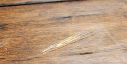 3 façons d'éliminer les égratignures de toute profondeur d'une surface en bois