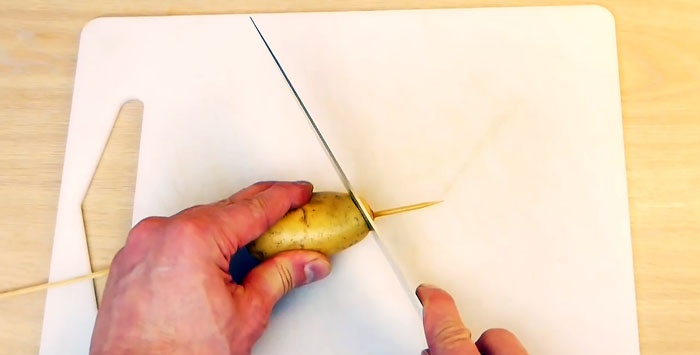 How to cut potatoes into a spiral with a regular knife