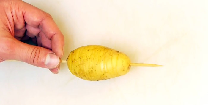 Kako običnim nožem rezati krumpir u spiralu