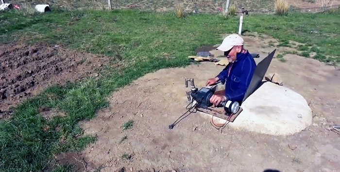 Sådan fremstilles en solcelledrevet pumpe til vanding af en have