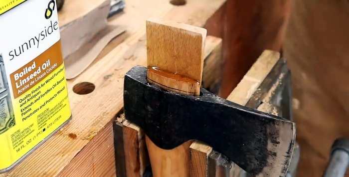 How to replace the old ax with a new one. Use oil instead of glue for the wedge.