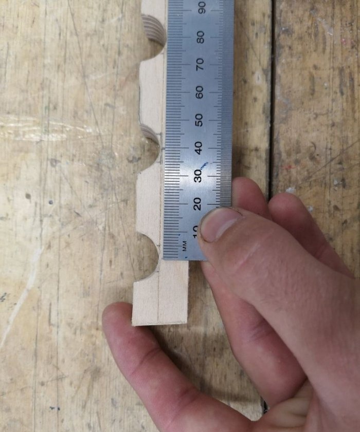 Hvordan jeg laget et praktisk stativ for å lagre et verktøy i en skuff
