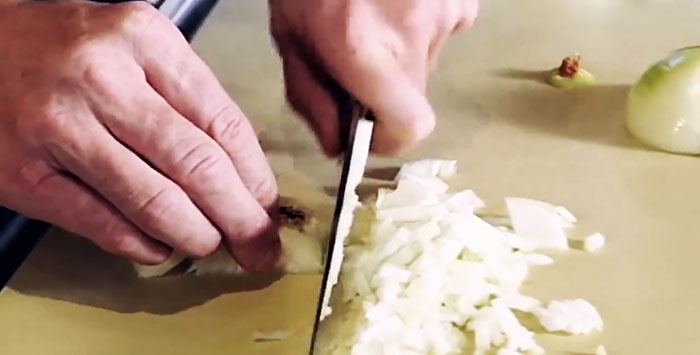 Jak rychle nakrájet radu cibule kuchař