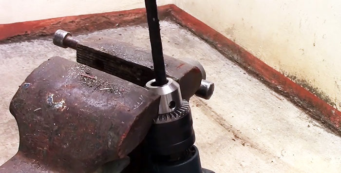 How to change a worn chuck with a new drill