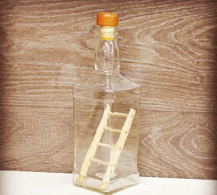 Kā pudelē ievietot kāpnes