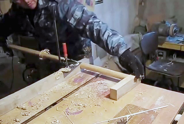 Sådan fremstilles et skovlhåndtag ved hjælp af en elektrisk bor