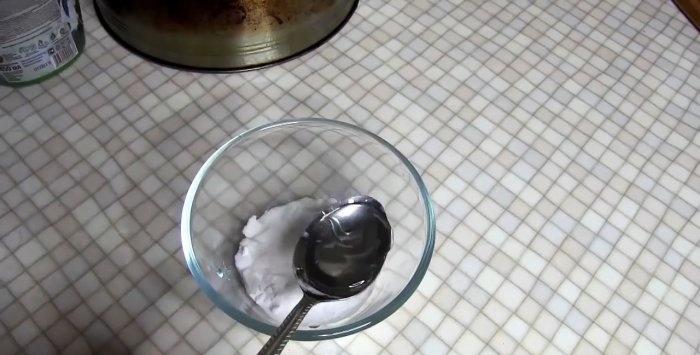 10 dakika içinde bulaşıkları kurum ve yağdan nasıl temizlersiniz
