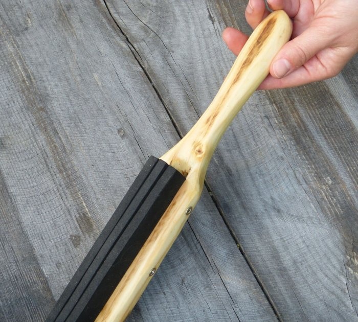 Homemade recyclable brush that does not stick to debris