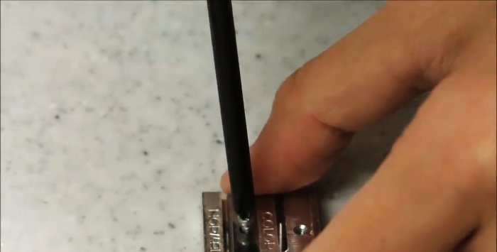 Oštrenje i otvrdnjavanje oštrice oštrice za olovku