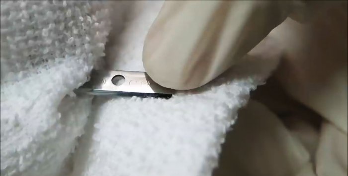 Заточване и втвърдяване на острието на острилка за молив