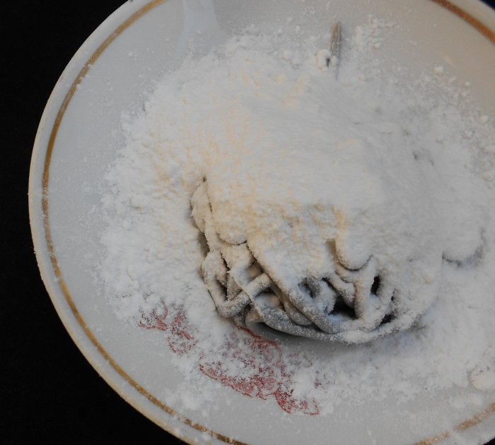 Cách làm khuôn cho epoxy từ tinh bột và keo