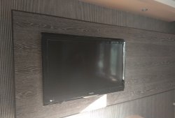 Bir TV için DIY alçıpan kutusu
