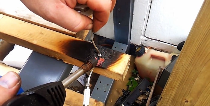 Cum să aruncați rapid un șef de cablu fără o matriță
