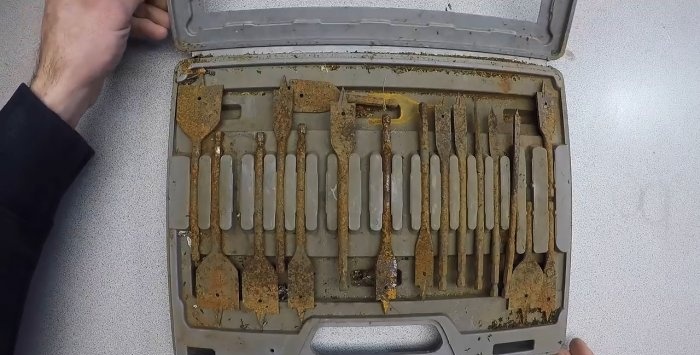 Una forma elemental de restaurar una herramienta oxidada que no se ha utilizado durante mucho tiempo
