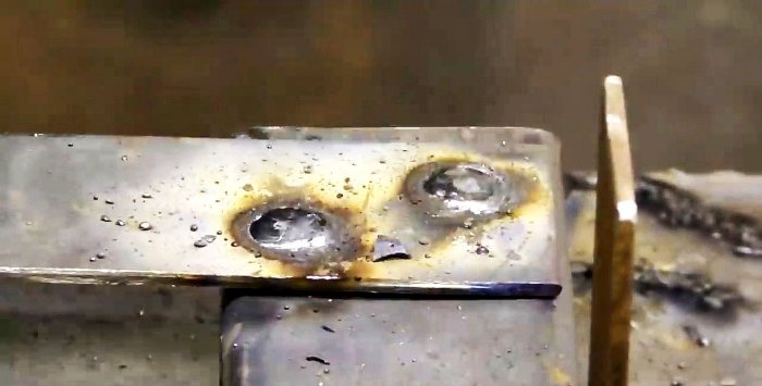 Connection of metal with rivets