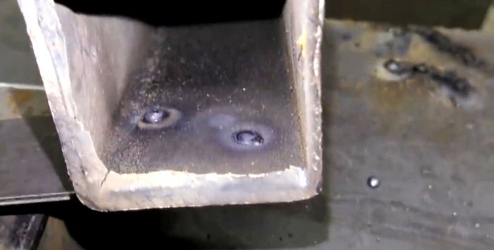 Connection of metal with rivets