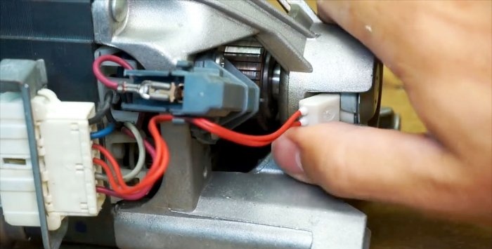 Collegamento del motore della lavatrice; introduzione della retromarcia e controllo della velocità
