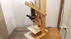 Ang two-in-one drill stand: drill at gilingan