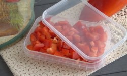 Sådan fryses peberfrugter for at spare plads i køleskabet