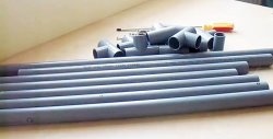 Hogyan lehet gyorsan elkészíteni egy PVC csővel ellátott asztalát?