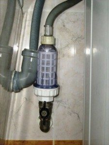 Installazione di un filtro per l'acqua della lavatrice