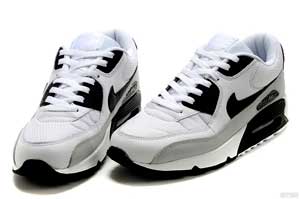 Sneakers hitam dan putih
