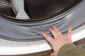 מה לעשות אם מופיעה עובש במכונת הכביסה?