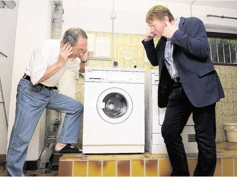 Veļas mazgājamā mašīna griešanās cikla laikā ir skaļa - kas man jādara?