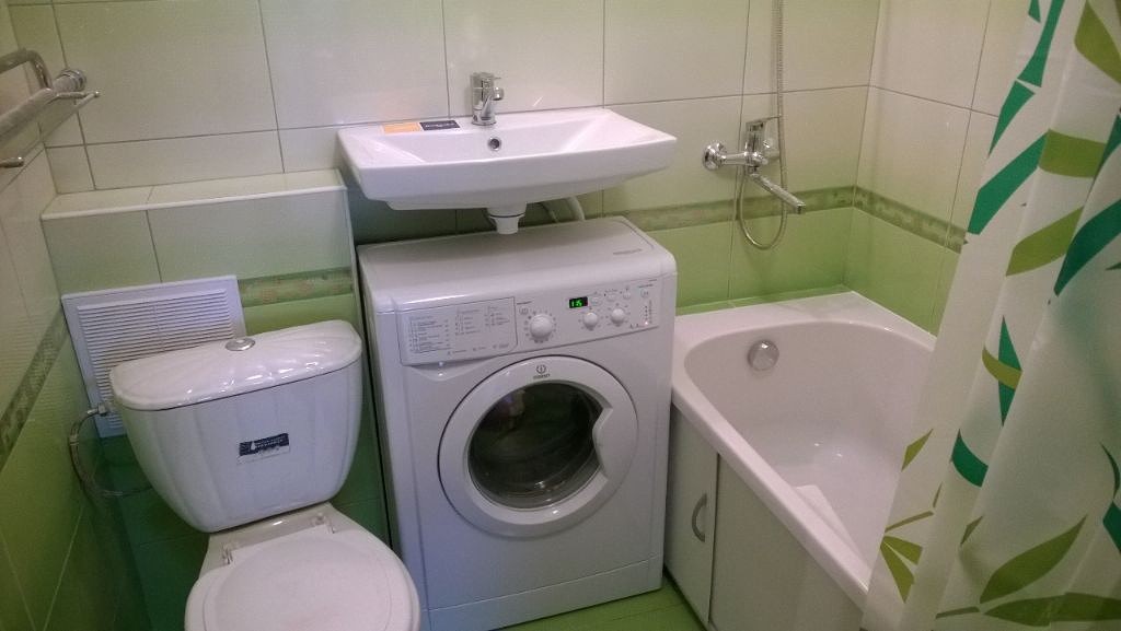 máy giặt gần phòng tắm