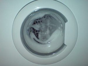 E se houver muita espuma na máquina de lavar roupa?