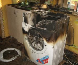 máquina de lavar roupa queimada