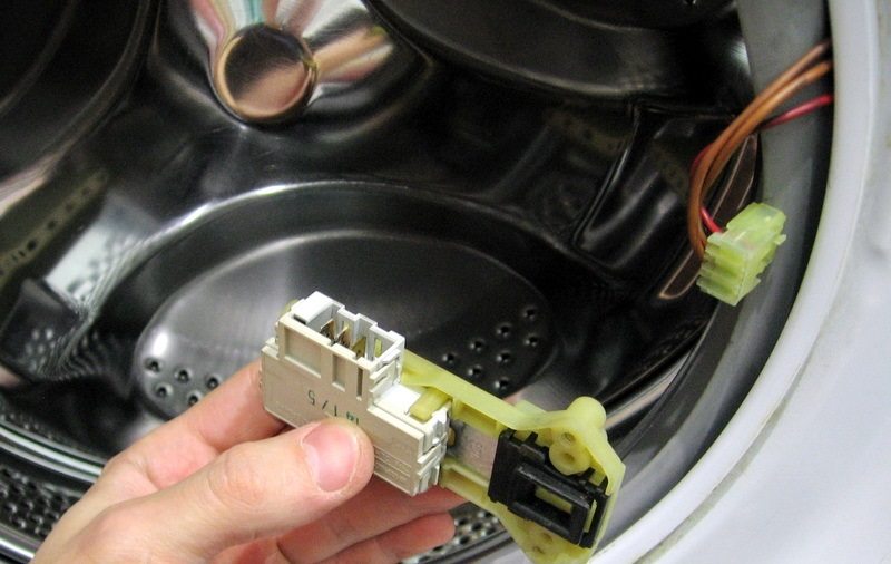 Как да проверите заключването на пералня