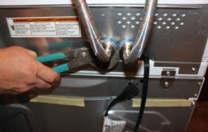 Connecting the washing machine to hot water