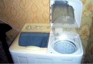 halbautomatische Waschmaschine