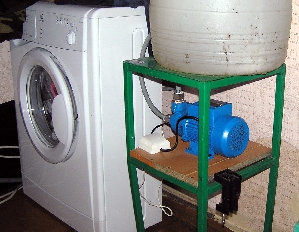 Menyambungkan mesin basuh di rumah negara tanpa mengalir air