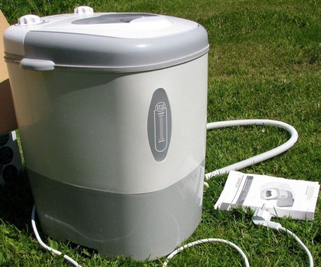 Pārskats par mini veļas mašīnām ar centrifūgu vasaras uzturēšanai