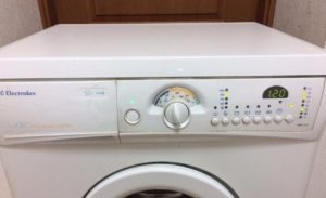 Çamaşır makinesi Electrolux EWS 1046