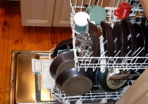 panner i oppvaskmaskin i full størrelse