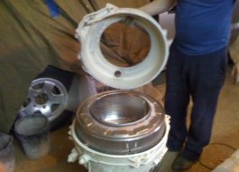 Разглобяване на барабана на перална машина Indesit