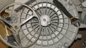 Paano palitan ang isang tambol sa isang Indesit washing machine