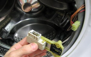 The principle of the lock of the washing machine