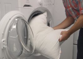Hogyan lehet egy holofibros párnát mosni mosógépben