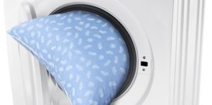 Como lavar uma almofada de preenchimento em uma máquina de lavar roupa