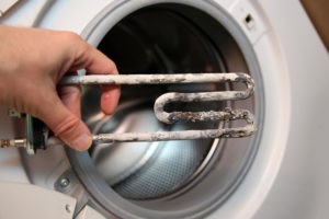 Como verificar se uma máquina de lavar roupa está aquecendo a água?