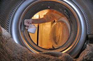 Bir çamaşır makinesinde araba kapakları nasıl yıkanır?