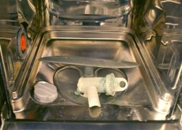 Làm thế nào để loại bỏ nấm mốc trong máy rửa chén?