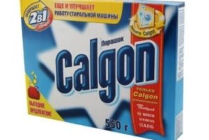 Mám přidat do pračky Calgon?