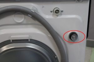 What will happen if you do not unscrew the transport bolts on the washing machine