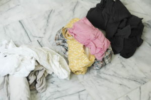 поставете прането на купища преди измиване
