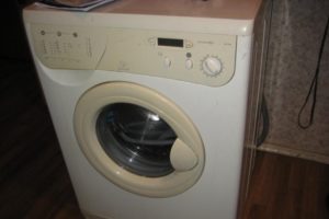 Vaskemaskinen er 10 år gammel, er det værd at reparere?